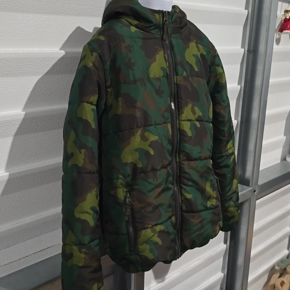 Children's Green Camouflage Puffer Jacket Roebuck &‎ Co.  Size Medium 10-12